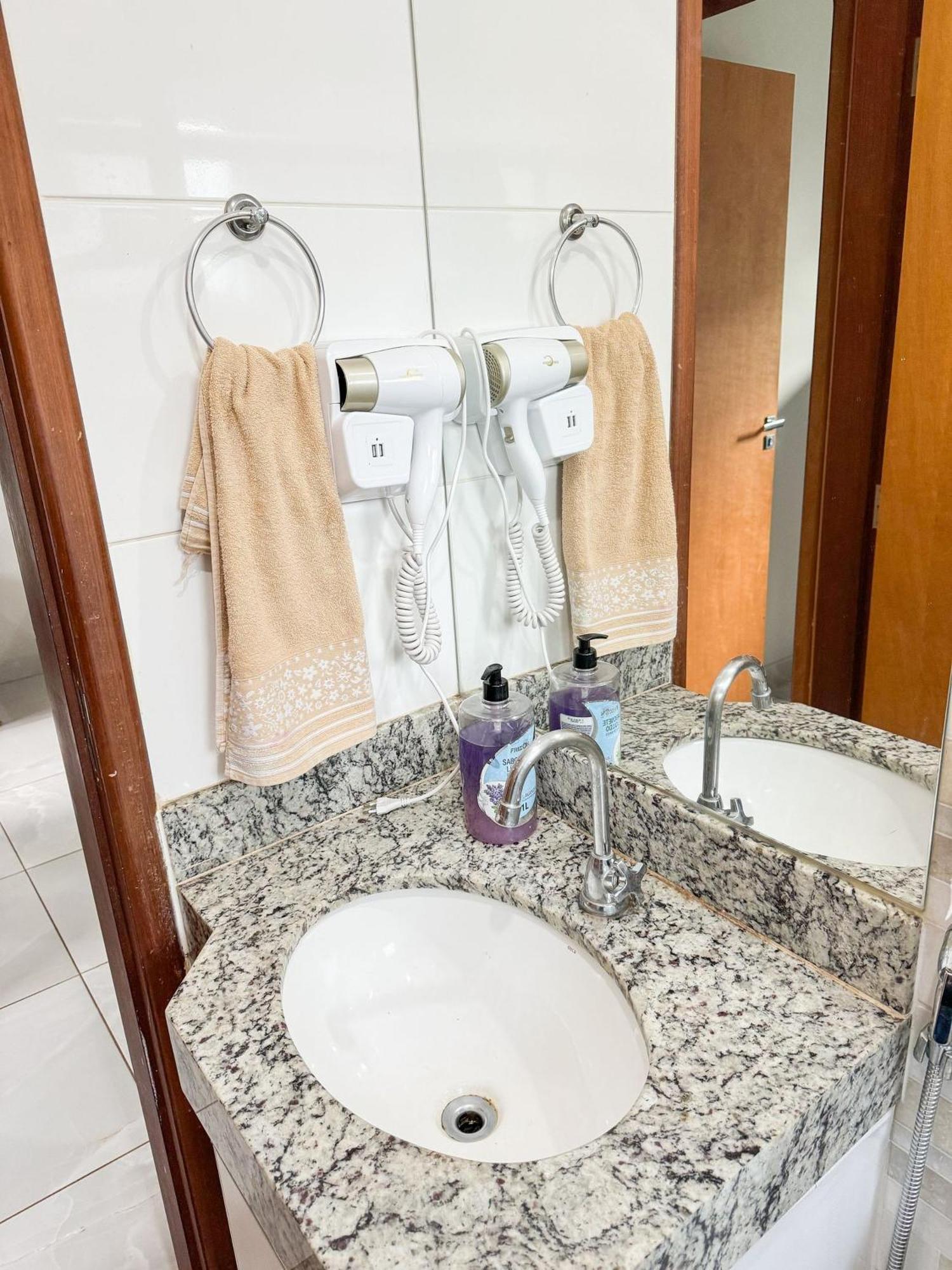 207- Apartamento De 2 Quartos No Alto Caicaras Patos de Minas Bagian luar foto